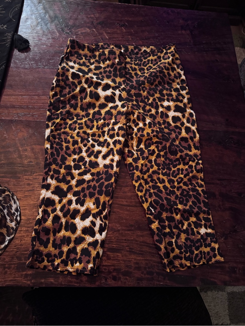 Kimchi Blue Leopard Print Capris woman’s 12 NWOT - Picture 5 of 5